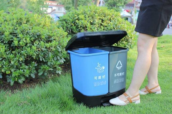 达州供应40l分类脚踩垃圾桶  产品材料中注入高质量防紫外线原料占3%